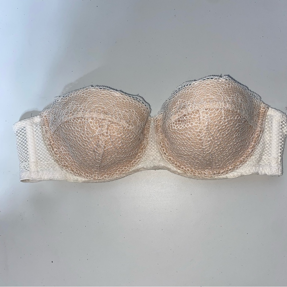 Victoria’s Secret Strapless Bra 34B Nude Look Lace Underwire Beige Ivory Mesh